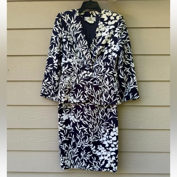 Givenchy vintage navy blue and white floral print skirt suit size 38